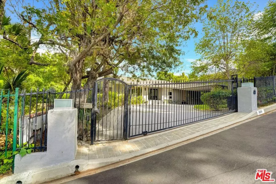 3530 Royal Woods DR, Sherman Oaks, CA 91403