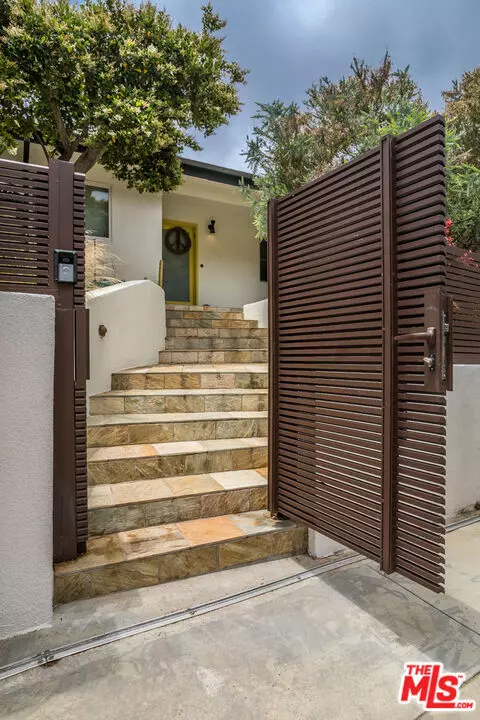 Los Angeles, CA 90068,6570 Lakeridge RD