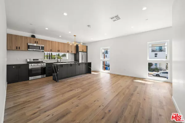 North Hollywood, CA 91606,6049 Craner AVE #2