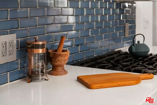 North Hollywood, CA 91605,7020 Mary Ellen AVE