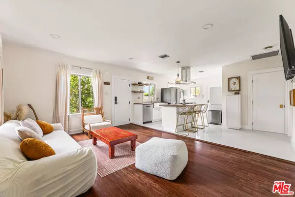 North Hollywood, CA 91601,11202 Emelita ST