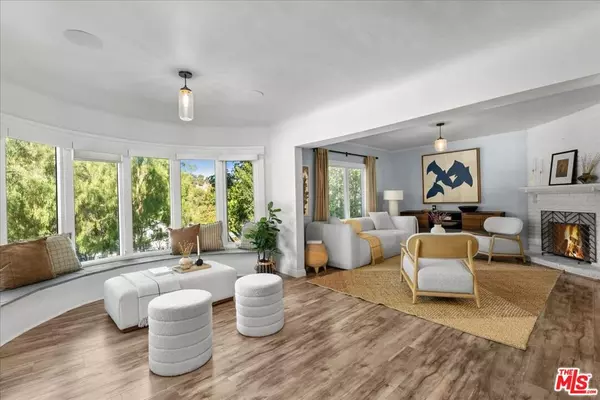 Sherman Oaks, CA 91403,4104 Saugus AVE