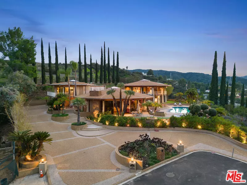 17862 Via Vallarta, Encino, CA 91316