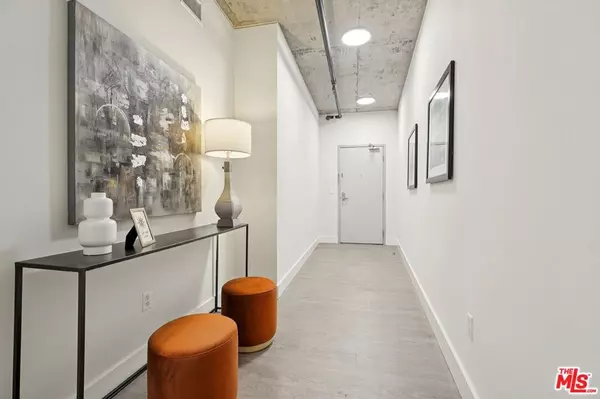 Los Angeles, CA 90015,645 W 9th ST #530