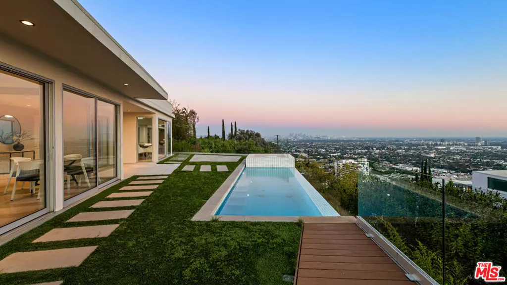 8515 Hedges WAY, Los Angeles, CA 90069