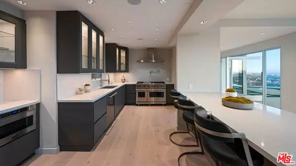 Los Angeles, CA 90069,8515 Hedges WAY