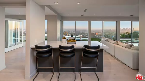 Los Angeles, CA 90069,8515 Hedges WAY