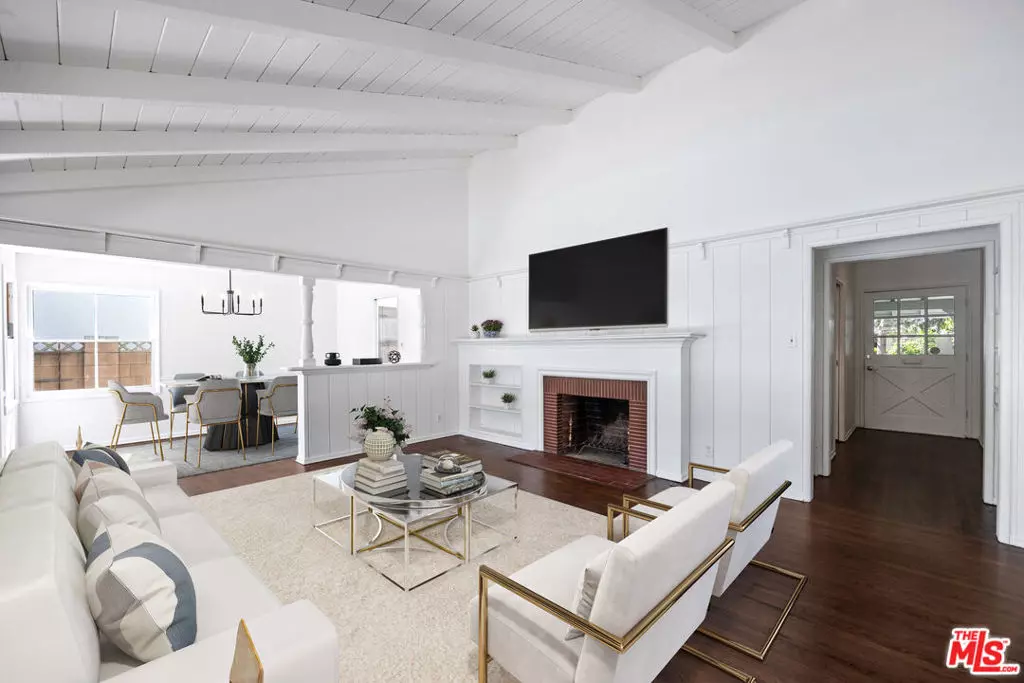 Encino, CA 91436,15519 Huston ST