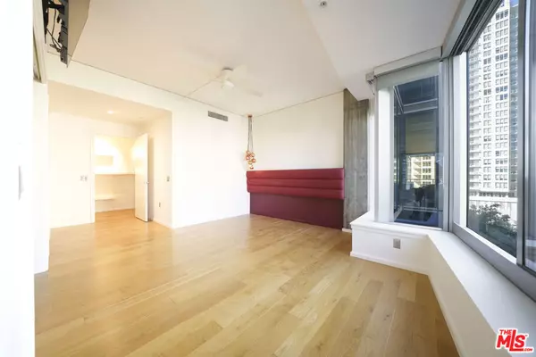 Los Angeles, CA 90015,1155 S Grand AVE #817