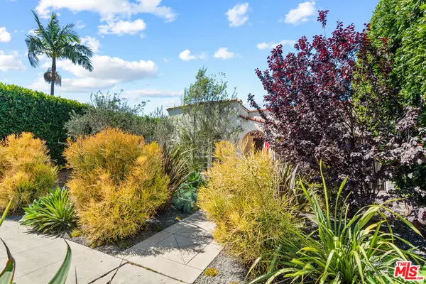 Los Angeles, CA 90034,9015 W 24th ST