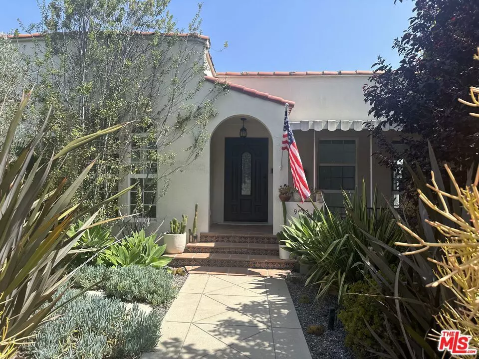 Los Angeles, CA 90034,9015 W 24th ST