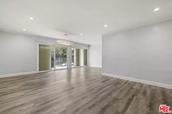 Beverly Hills, CA 90212,423 S Rexford DR #106