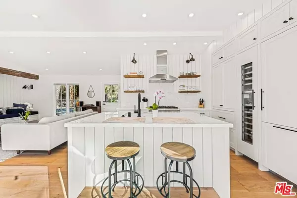 Los Angeles, CA 90068,2245 Canyon DR