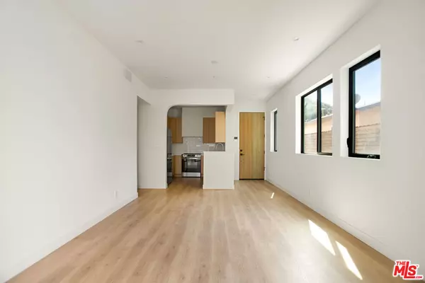 Los Angeles, CA 90039,2671 Benedict ST #3/4