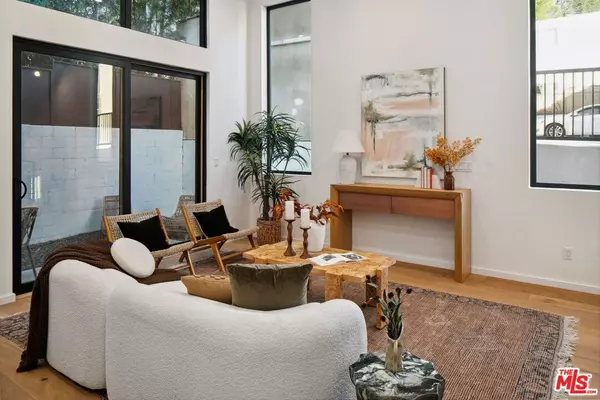 Los Angeles, CA 90068,6325 Primrose AVE