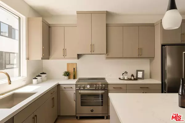 Los Angeles, CA 90065,3863 N Riley LN