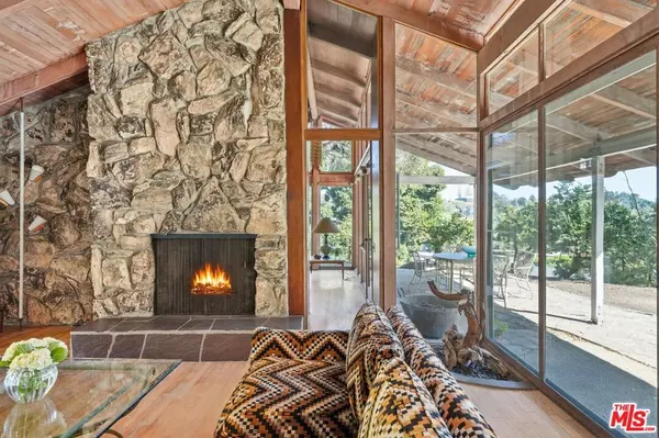 Los Angeles, CA 90049,13241 Riviera Ranch RD