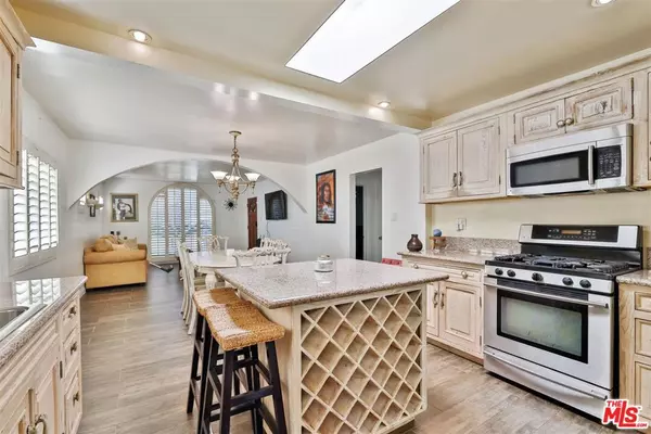 Los Angeles, CA 90043,5922 6th AVE