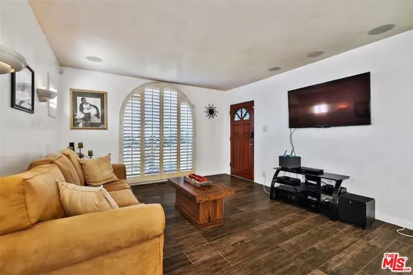 Los Angeles, CA 90043,5922 6th AVE
