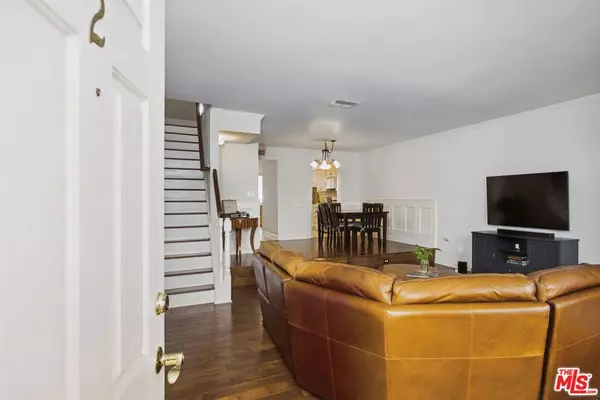 Chatsworth, CA 91311,10229 Variel AVE #2