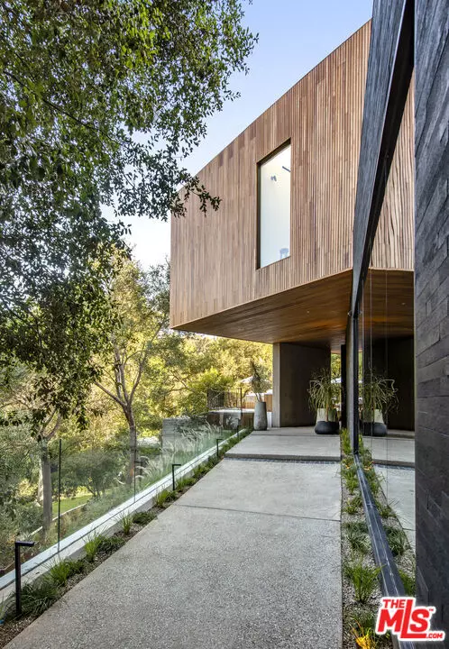 Beverly Hills, CA 90210,2535 Hutton DR