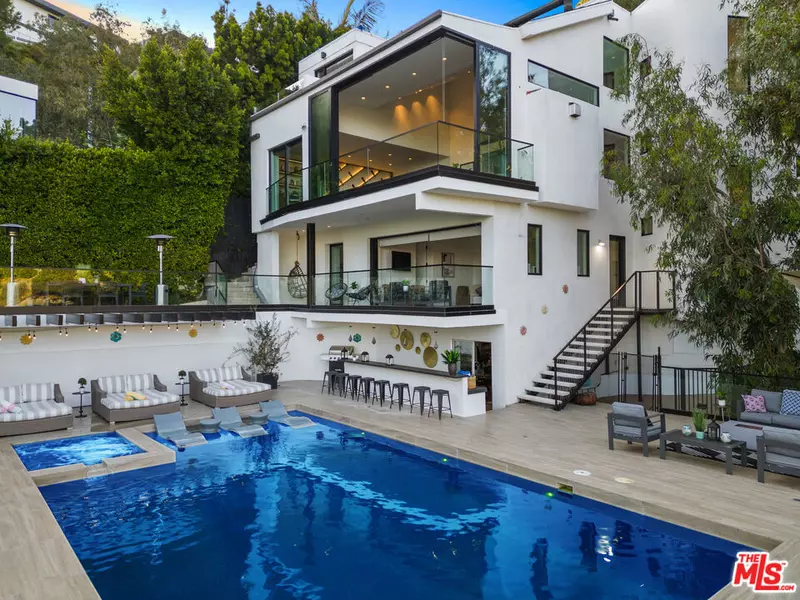 8514 Franklin AVE, Los Angeles, CA 90069