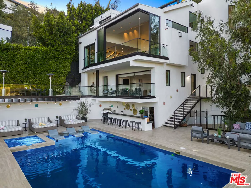 Los Angeles, CA 90069,8514 Franklin AVE