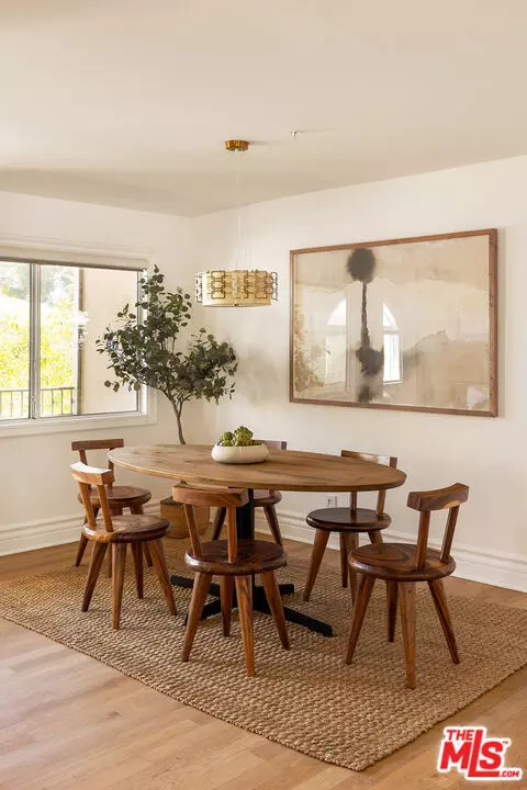 Santa Monica, CA 90403,911 7th ST #D