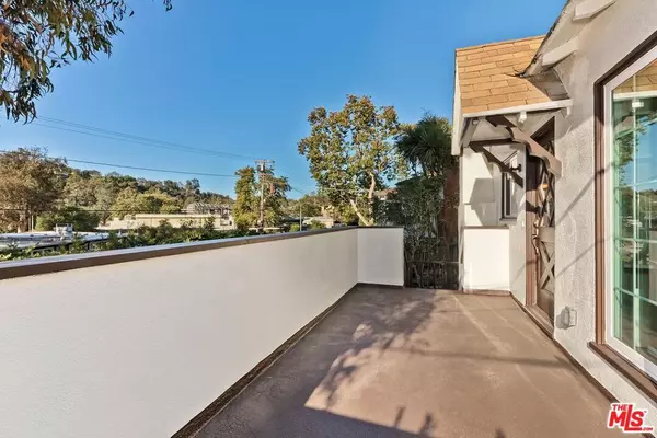 Santa Monica, CA 90402,406 ENTRADA DR