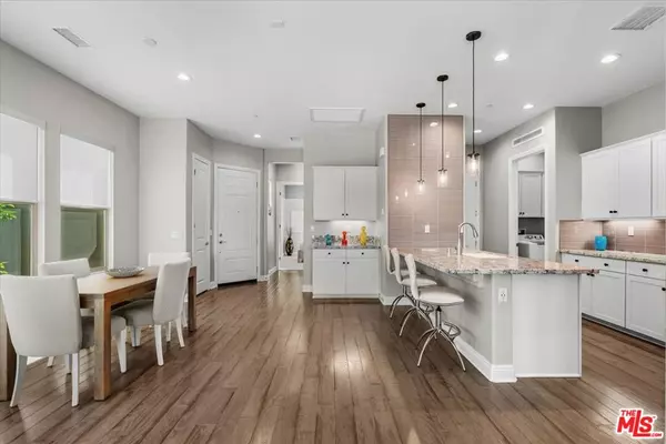 Rancho Mirage, CA 92270,86 Burgundy