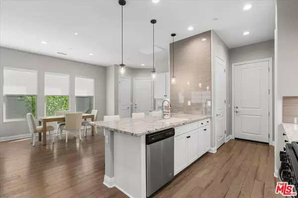 Rancho Mirage, CA 92270,86 Burgundy