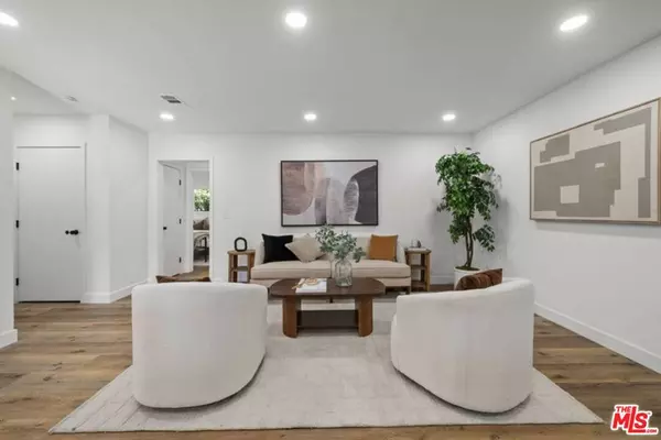 Van Nuys, CA 91406,15358 Gault ST