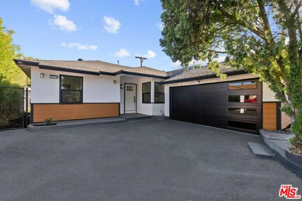 Van Nuys, CA 91406,15358 Gault ST