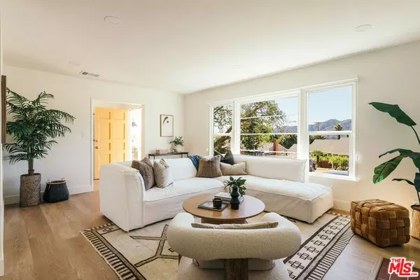 La Crescenta, CA 91214,2943 Los Olivos LN