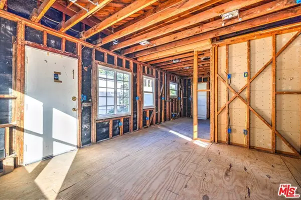 Los Angeles, CA 90026,308 E Edgeware RD