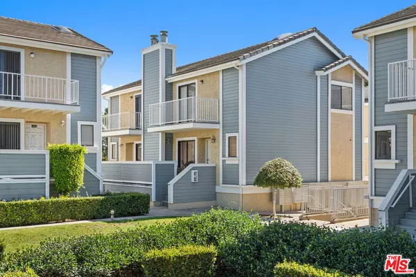 Duarte, CA 91010,1832 Huntington DR #13