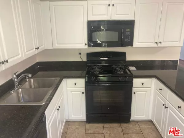 Winnetka, CA 91306,20258 Cohasset ST #4