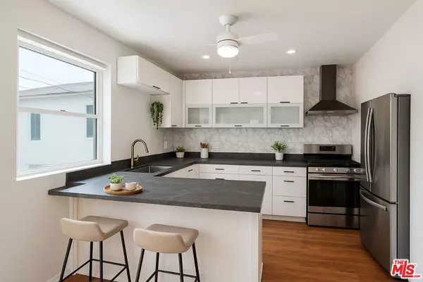 Encino, CA 91316,5822 Lindley AVE