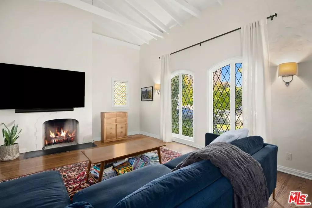 Los Angeles, CA 90048,6502 Commodore Sloat DR