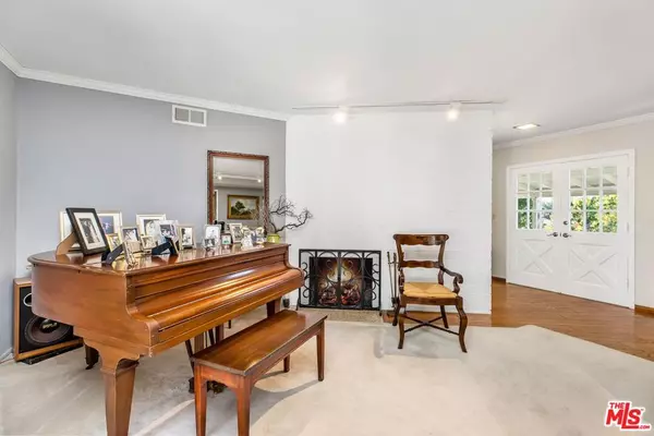 Woodland Hills, CA 91367,5826 Nevada AVE