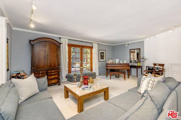 Woodland Hills, CA 91367,5826 Nevada AVE