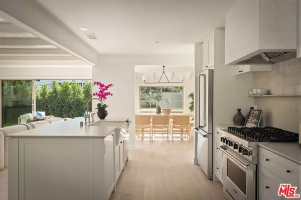 Los Angeles, CA 90049,11268 Cashmere ST