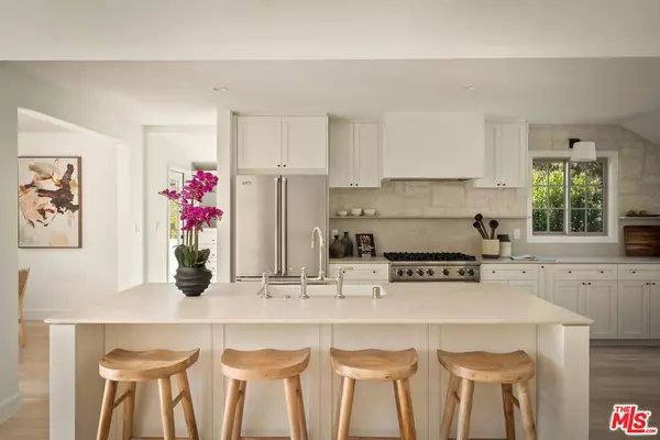 Los Angeles, CA 90049,11268 Cashmere ST