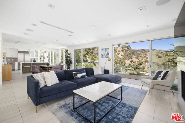 8540 Hillside AVE, Los Angeles, CA 90069