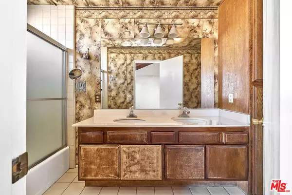 Lomita, CA 90717,26105 Oak ST #C