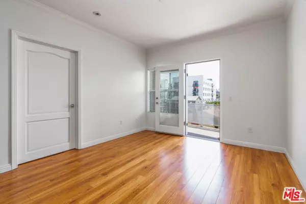 Los Angeles, CA 90006,1025 Dewey AVE #303