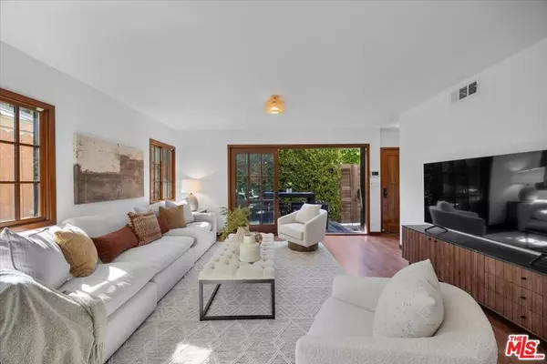 2504 Ocean AVE, Venice, CA 90291