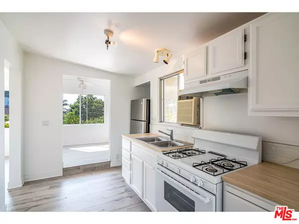 Los Angeles, CA 90026,967 Lucile AVE