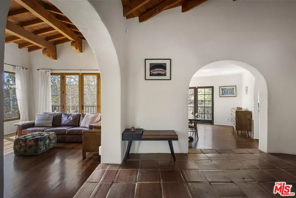 Los Angeles, CA 90068,2781 Westshire DR