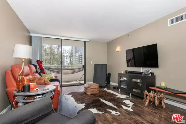 Los Angeles, CA 90015,600 W 9th ST #810